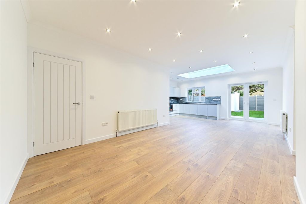 Property photo 2 of 16 Dinning Room