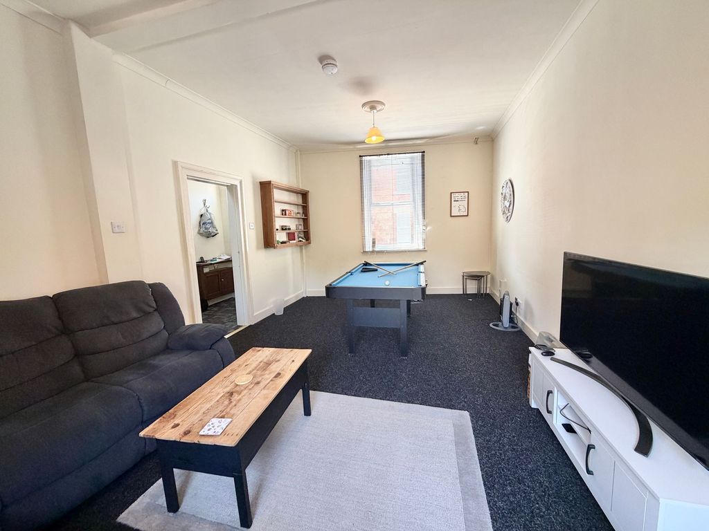 Property photo 2 of 14 Lounge
