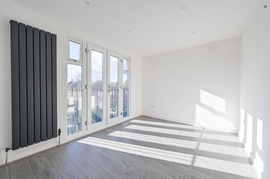 Property photo 3 of 23