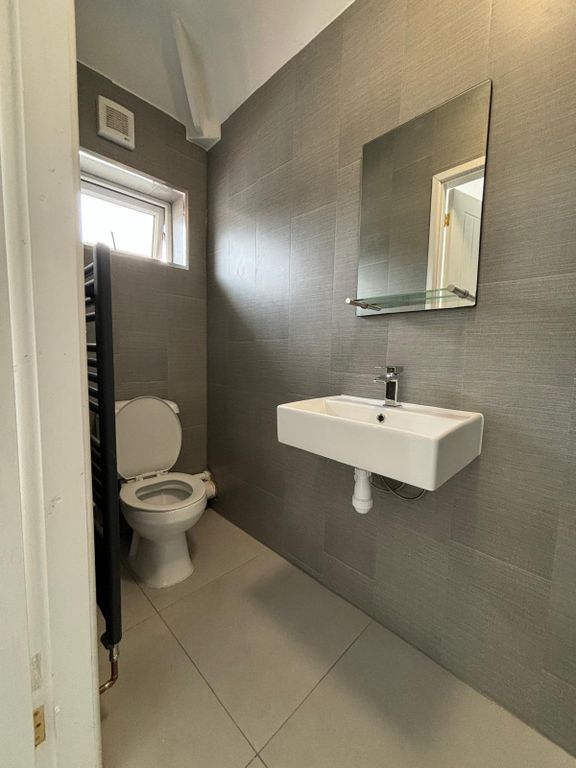 Property photo 1 of 4 Shower Room
