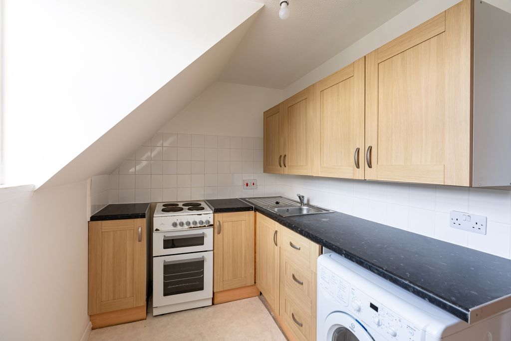 Property photo 3 of 9 Kitchen