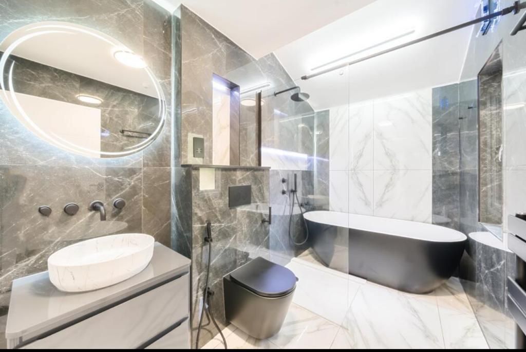 Property photo 2 of 22 Bathroom