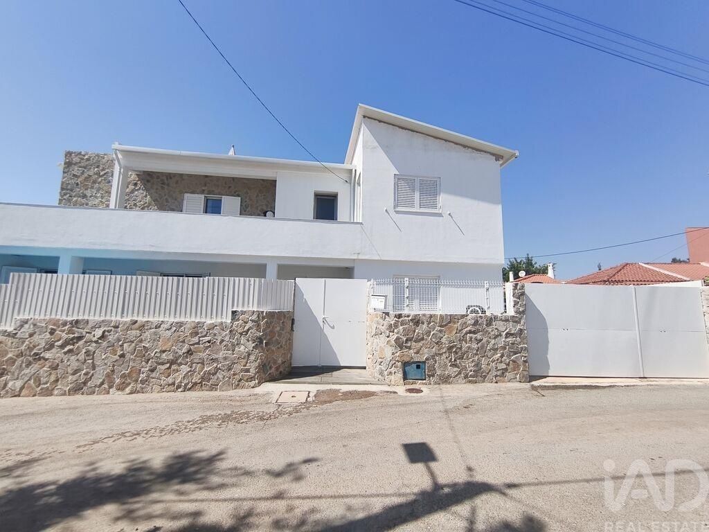 Property photo 2 of 40