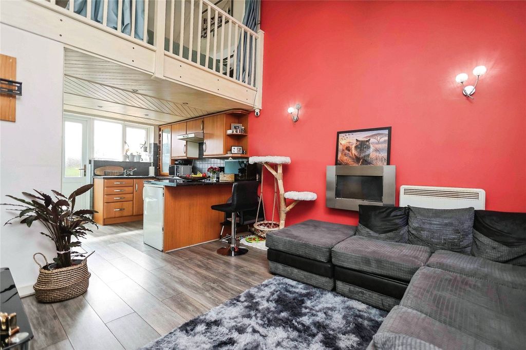 Property photo 3 of 17 Picture No. 27