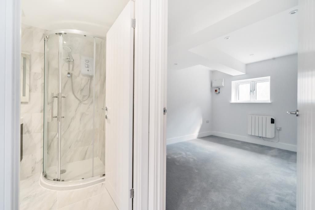 Property photo 3 of 11 Bathroom/Bedroom