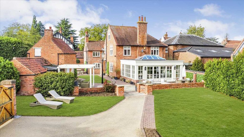 Property photo 1 of 33 Main Picture