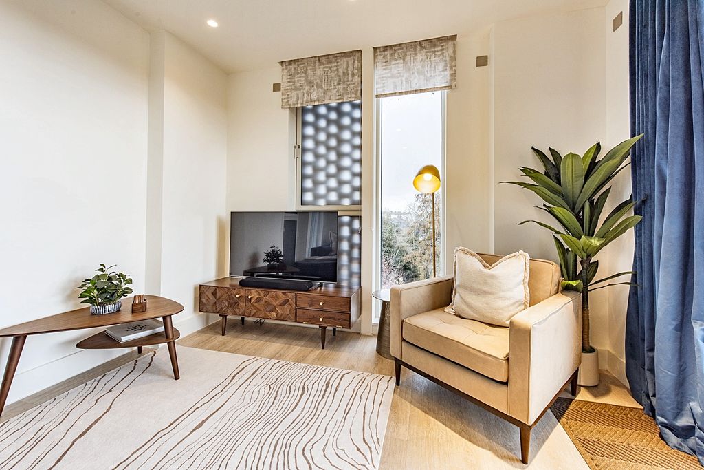 Property photo 3 of 25