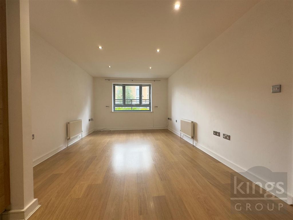 Property photo 3 of 17 Kitchen / Lounge