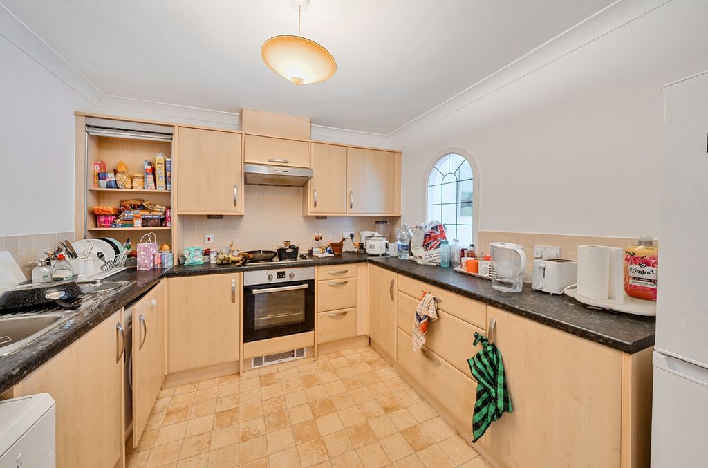 Property photo 2 of 9 1332558-11-68913c...