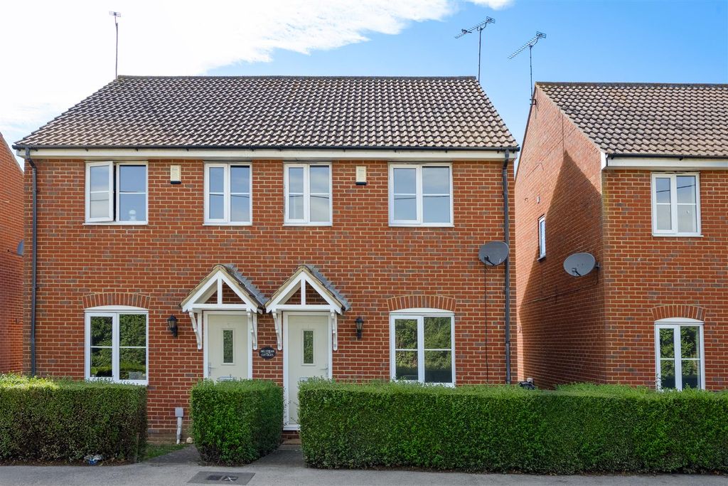 Property photo 1 of 15 Grimshill Road, Whitstable