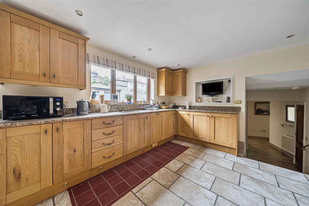 Property photo 3 of 18 1361595-15-68De8726140Ed.Jpg