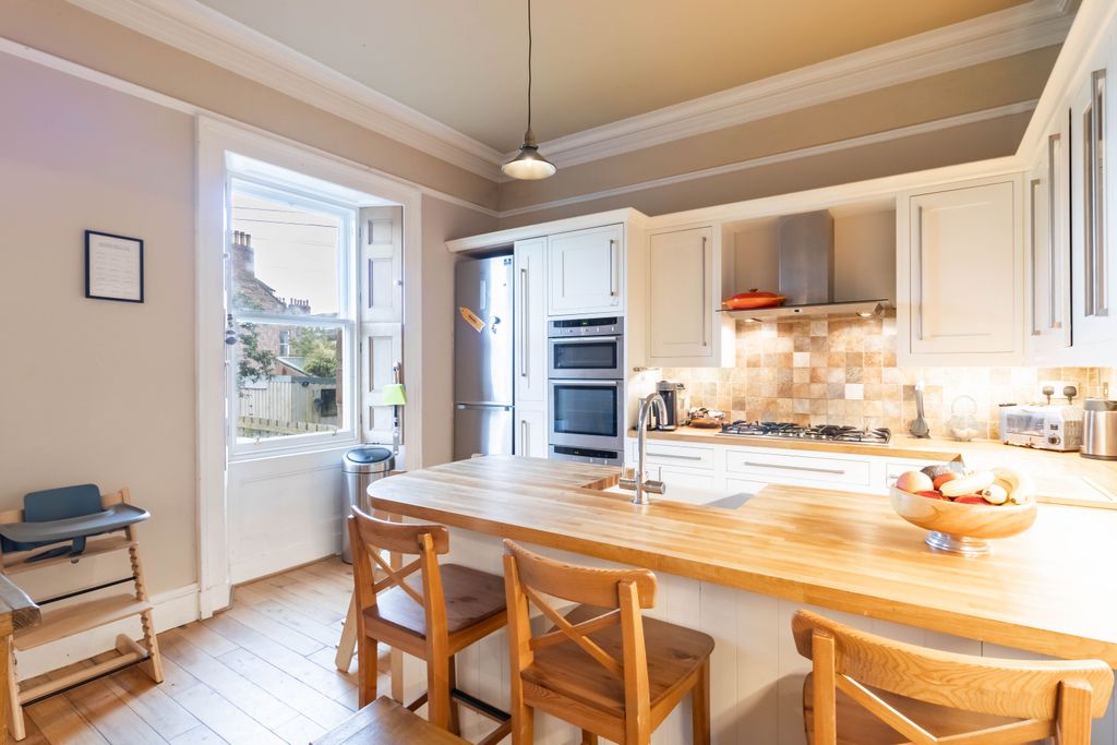 Property photo 3 of 39 Dining Kitchen