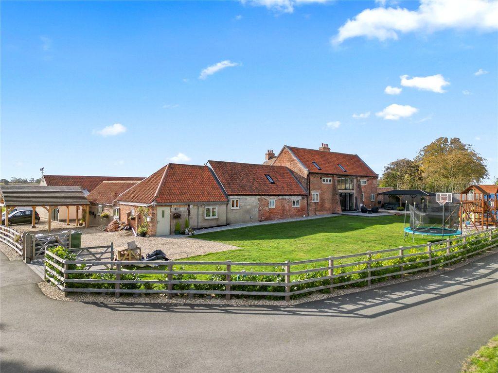 Property photo 1 of 37 Picture No. 04