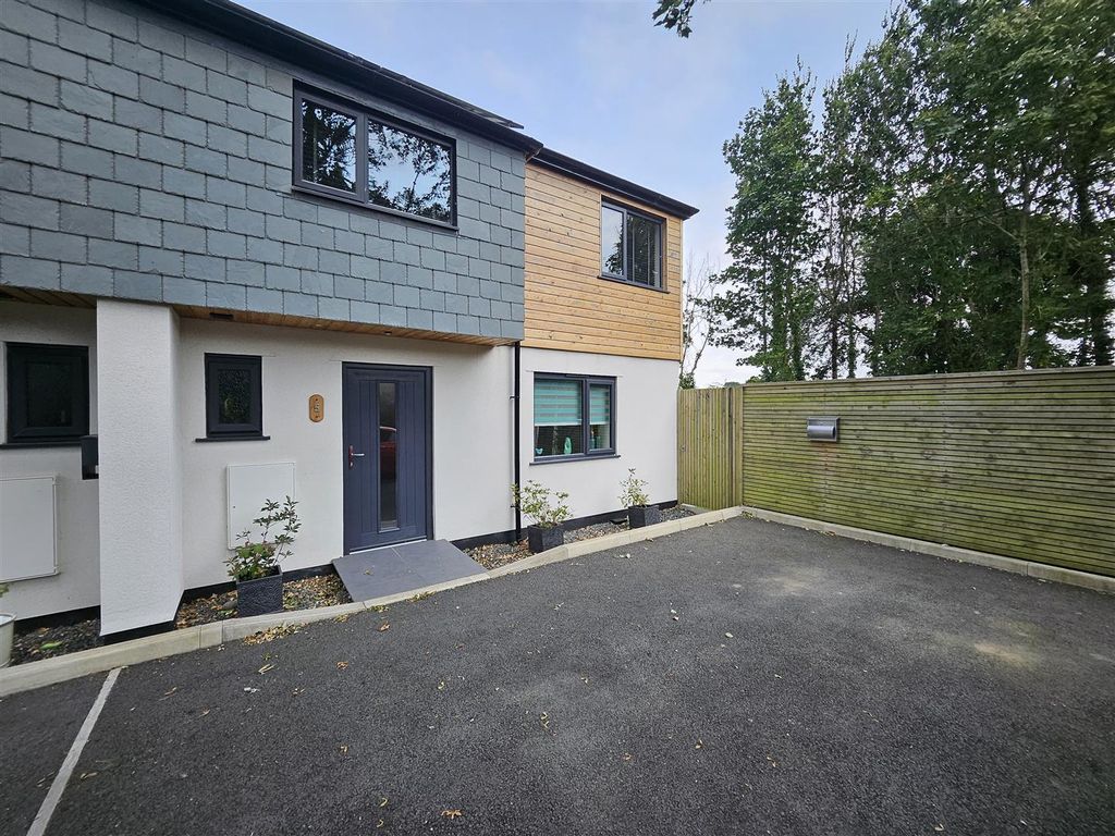 Property photo 1 of 18 Front