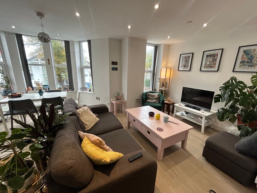 Property photo 1 of 13 Living Room