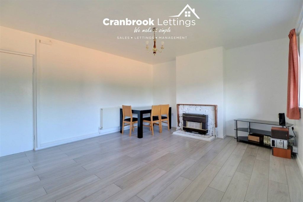 Property photo 1 of 12 Three Bedroom First Floor Flat