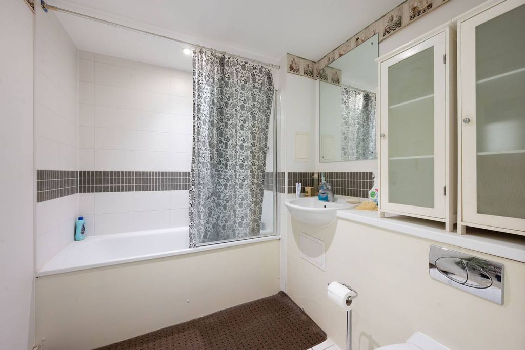 Property photo 3 of 3