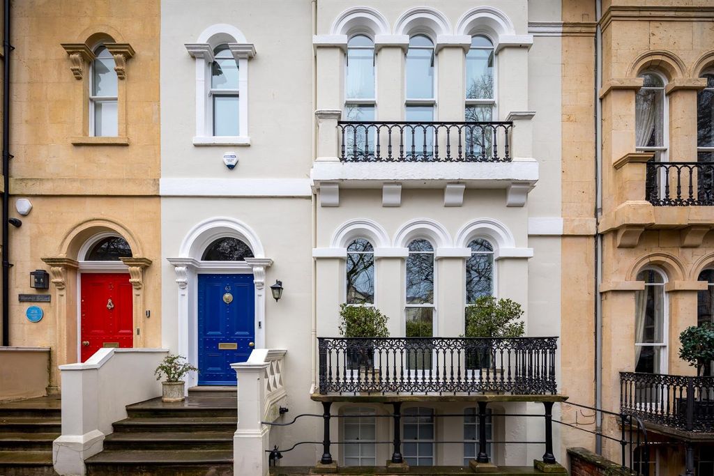 Property photo 1 of 33 11 - 63 St Georgeâ€™S Road - Gl50 3Du - Web.Jpg