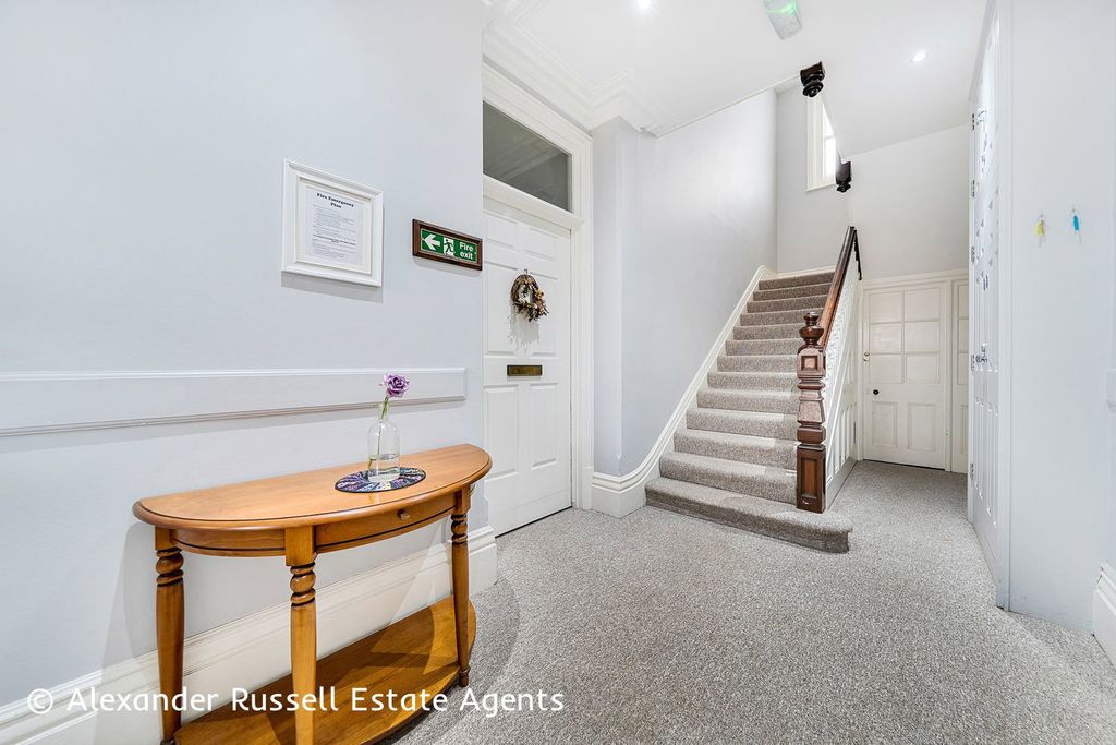 Property photo 2 of 25