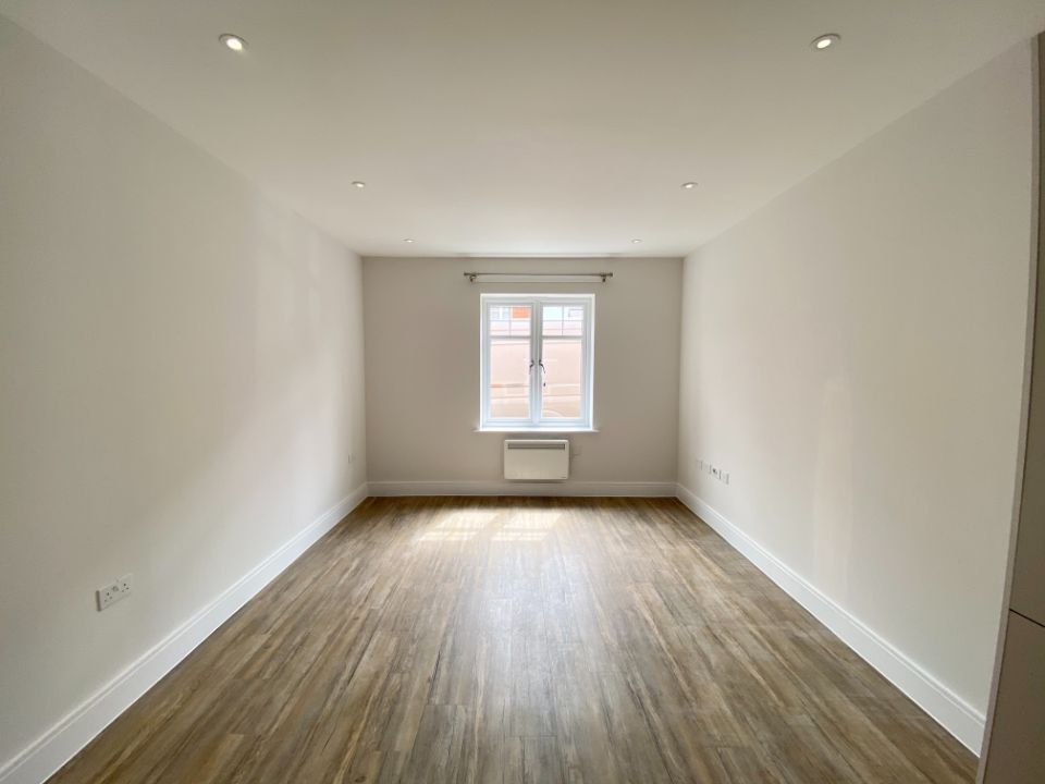 Property photo 2 of 9 Image00005