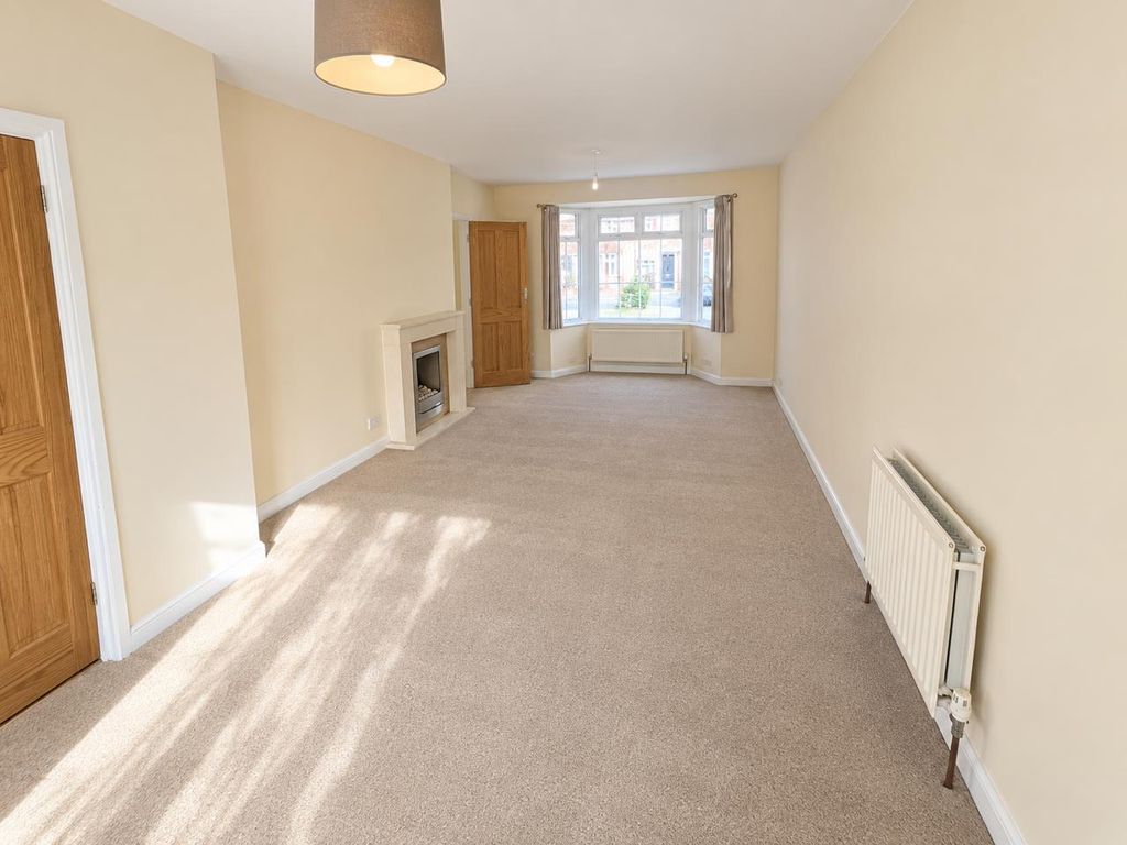 Property photo 1 of 8 Living Room