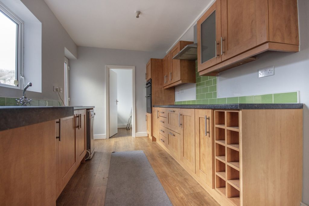 Property photo 2 of 13 6