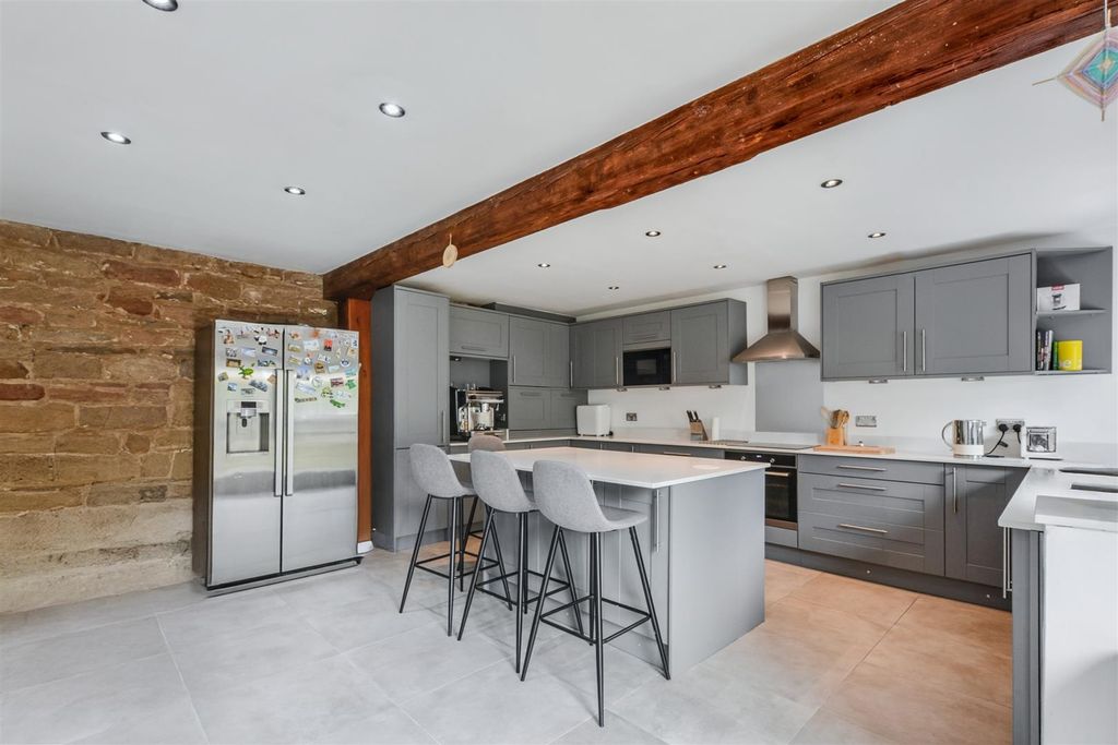 Property photo 3 of 32 Breakfast Kitchen