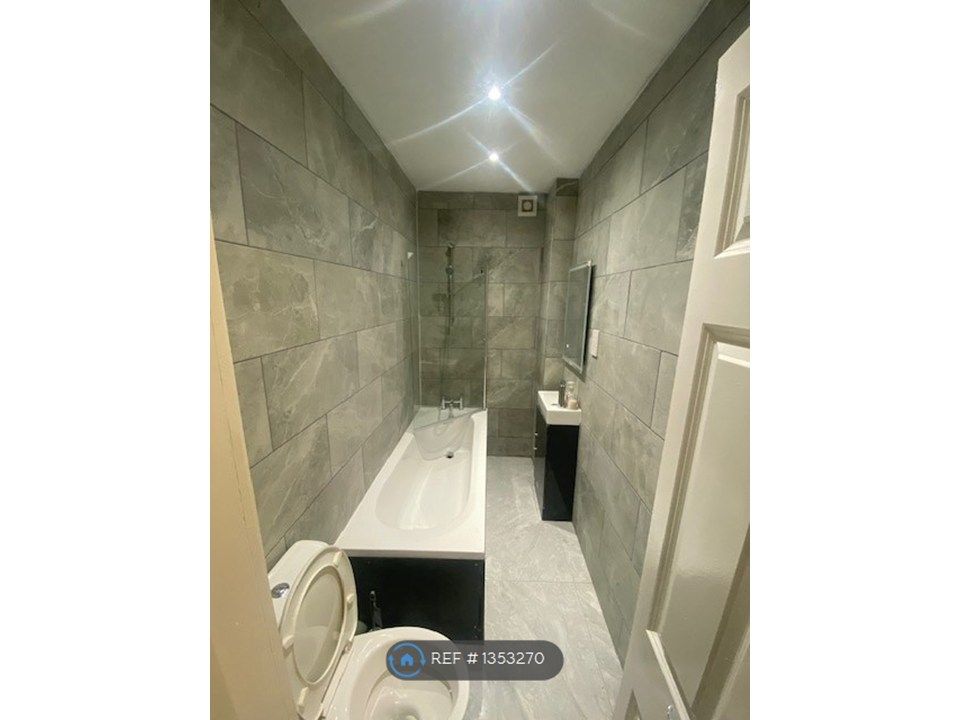 Property photo 2 of 9 1st Bathroom/Toilet