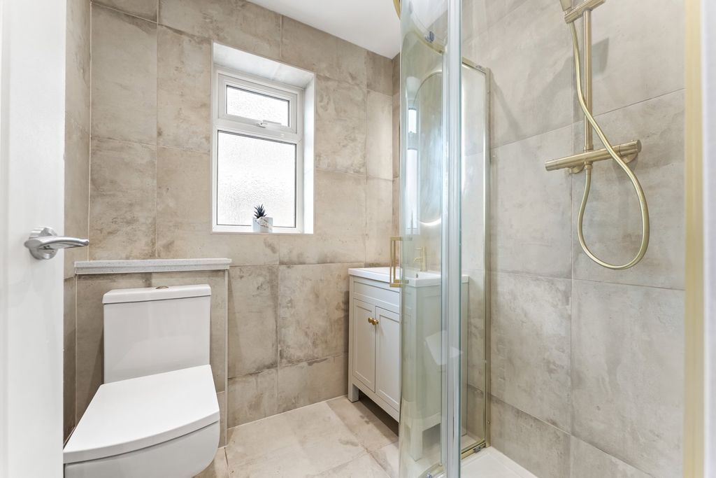 Property photo 2 of 32
