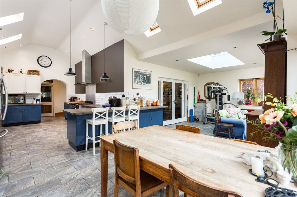 Property photo 2 of 24 Kitchen