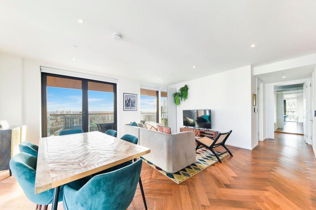 Property photo 3 of 24