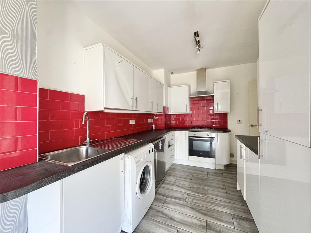 Property photo 3 of 14 Kitchen