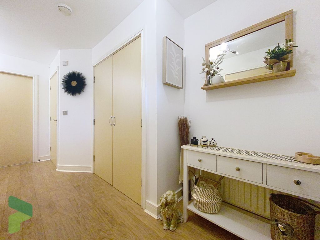 Property photo 3 of 37 Entrance Hall