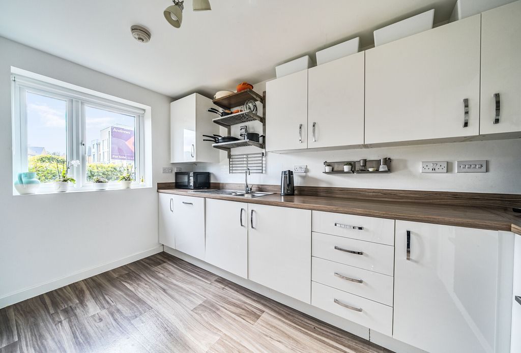 Property photo 2 of 19 1361039-8-68Da98d...