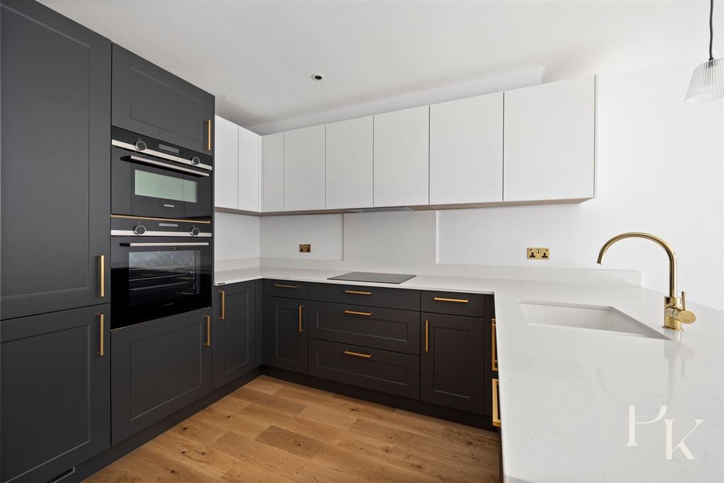 Property photo 3 of 19 Kitchen