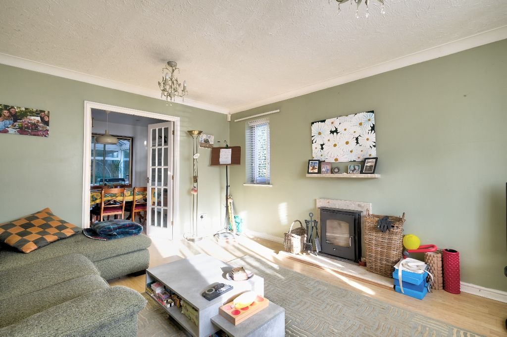 Property photo 3 of 20 Lounge 2