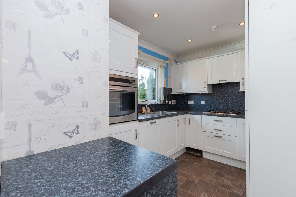 Property photo 3 of 26