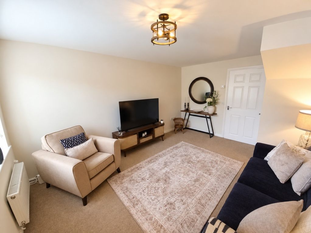 Property photo 2 of 17 Lounge