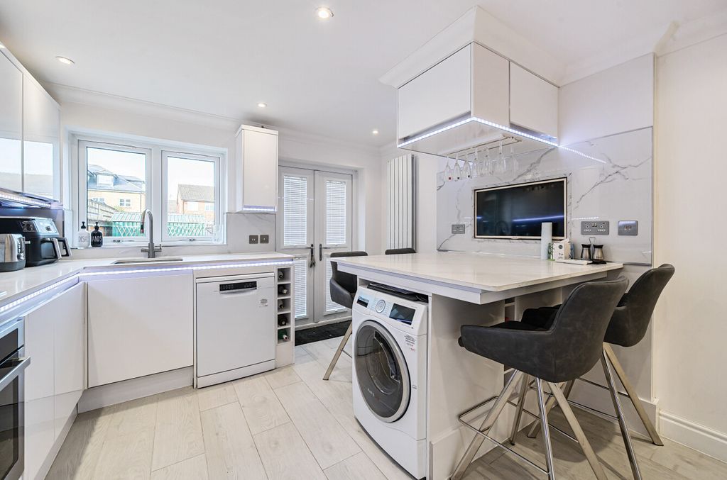 Property photo 1 of 17 1233667 (4)
