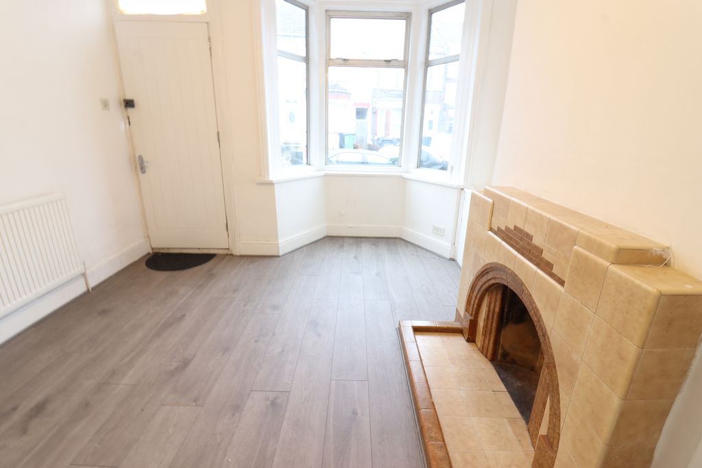 Property photo 2 of 8 Gallery