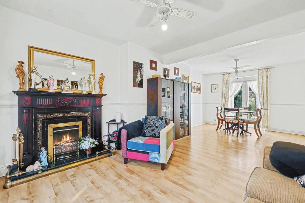 Property photo 2 of 14 Pbox-Img.Jpg