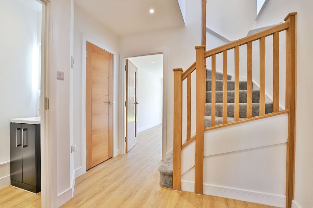 Property photo 2 of 20 Pbox-Img.Jpg