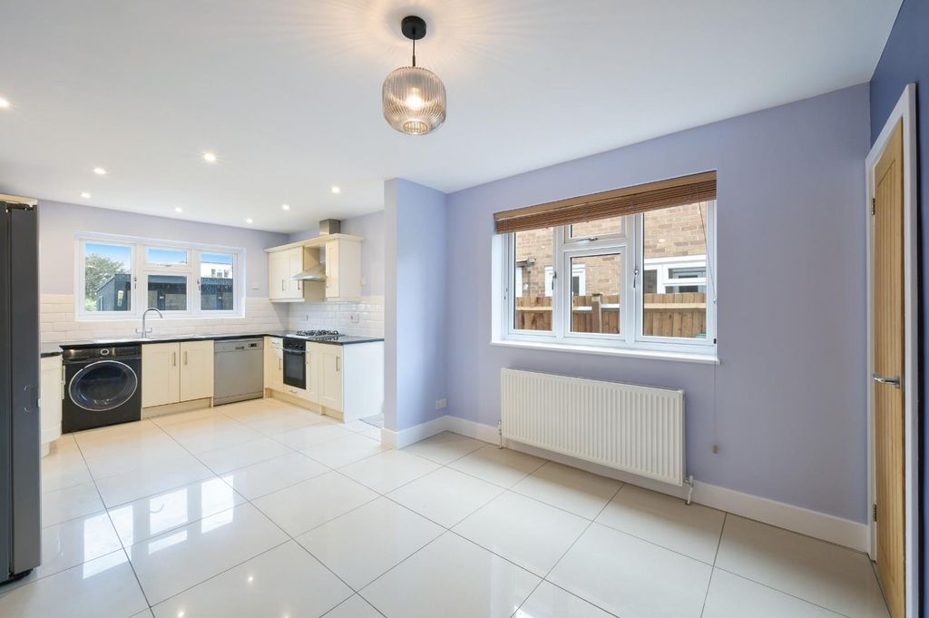 Property photo 3 of 20 Cleveland Gardens