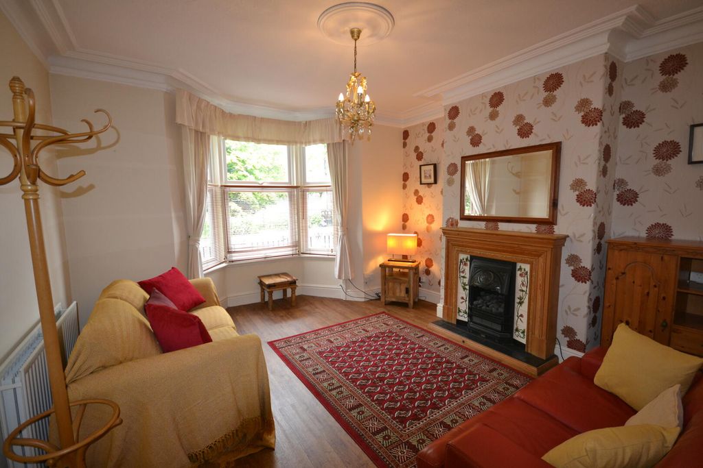 Property photo 2 of 7 Living Room