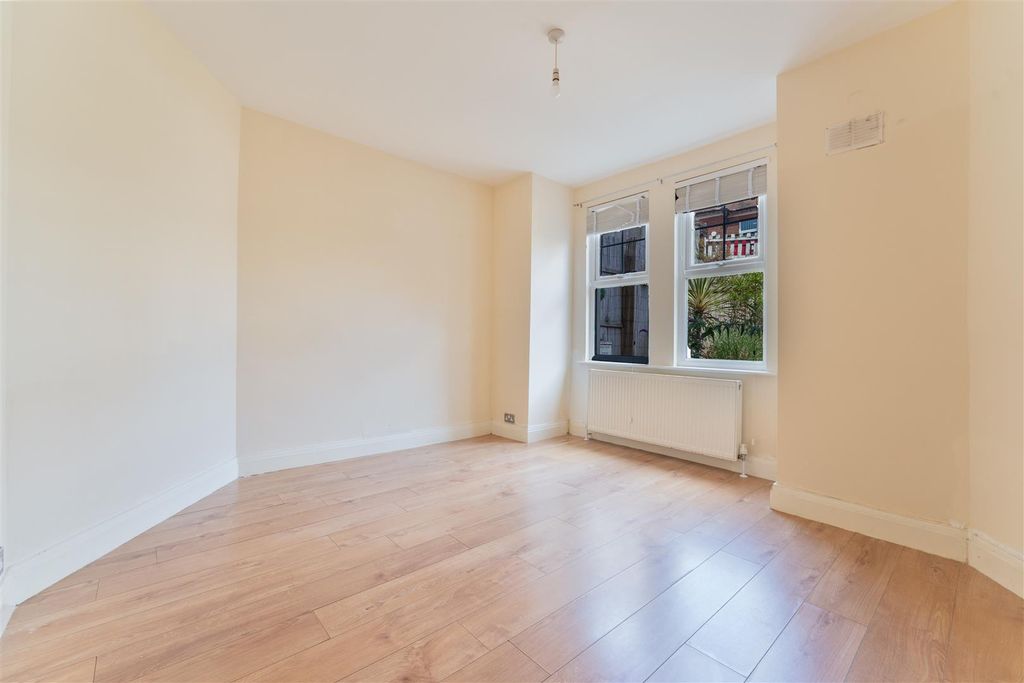 Property photo 2 of 11 110 Boston Bed 1.Jpg