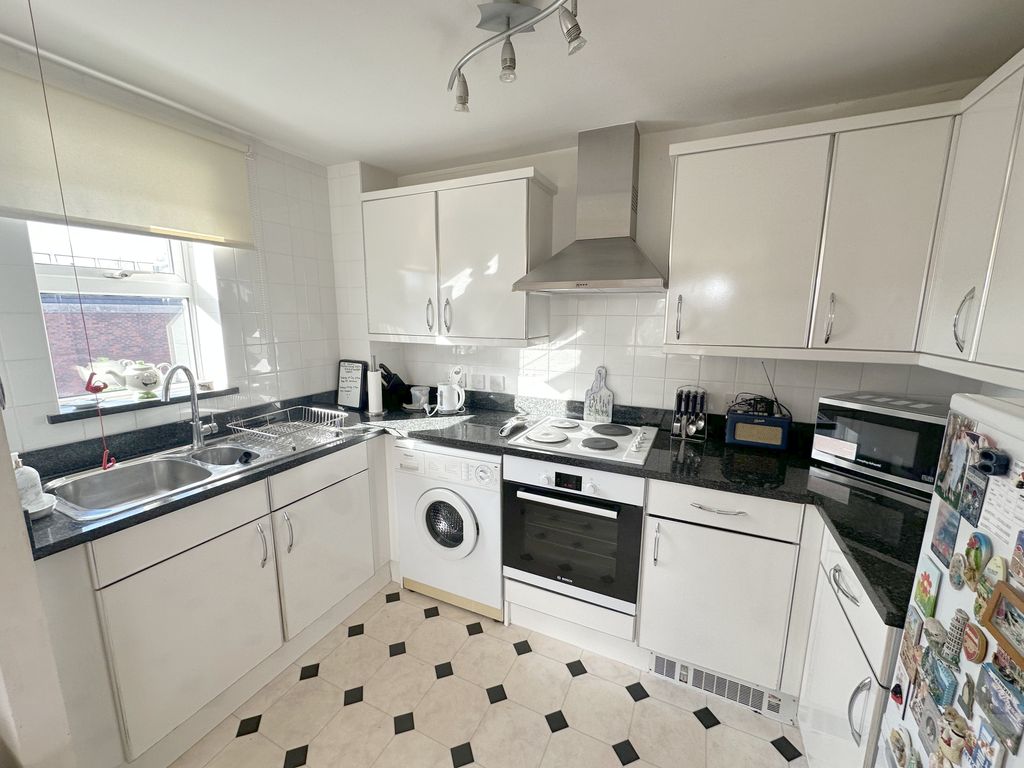Property photo 2 of 25 Kitchen 