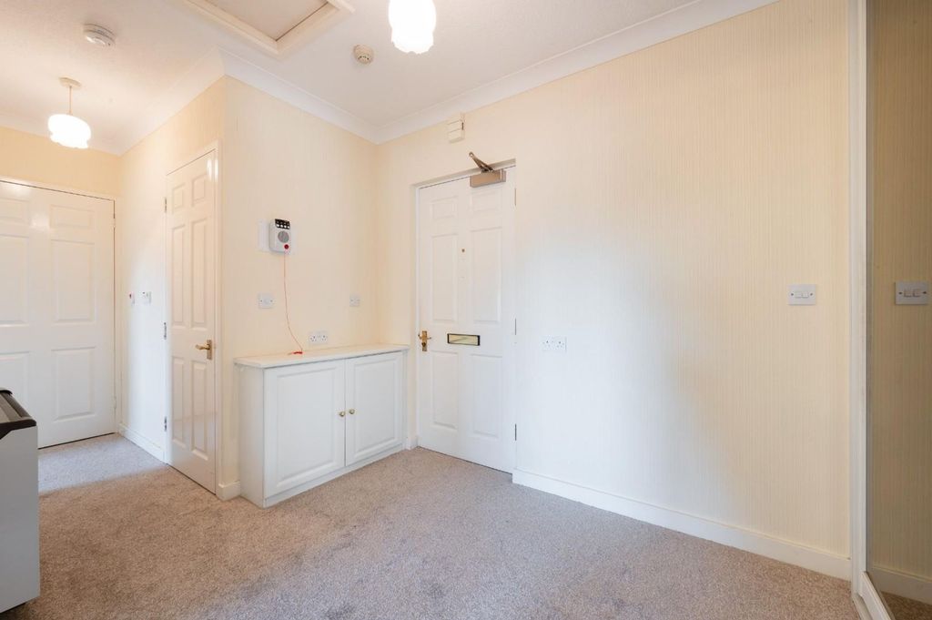 Property photo 3 of 17 Worcester Court