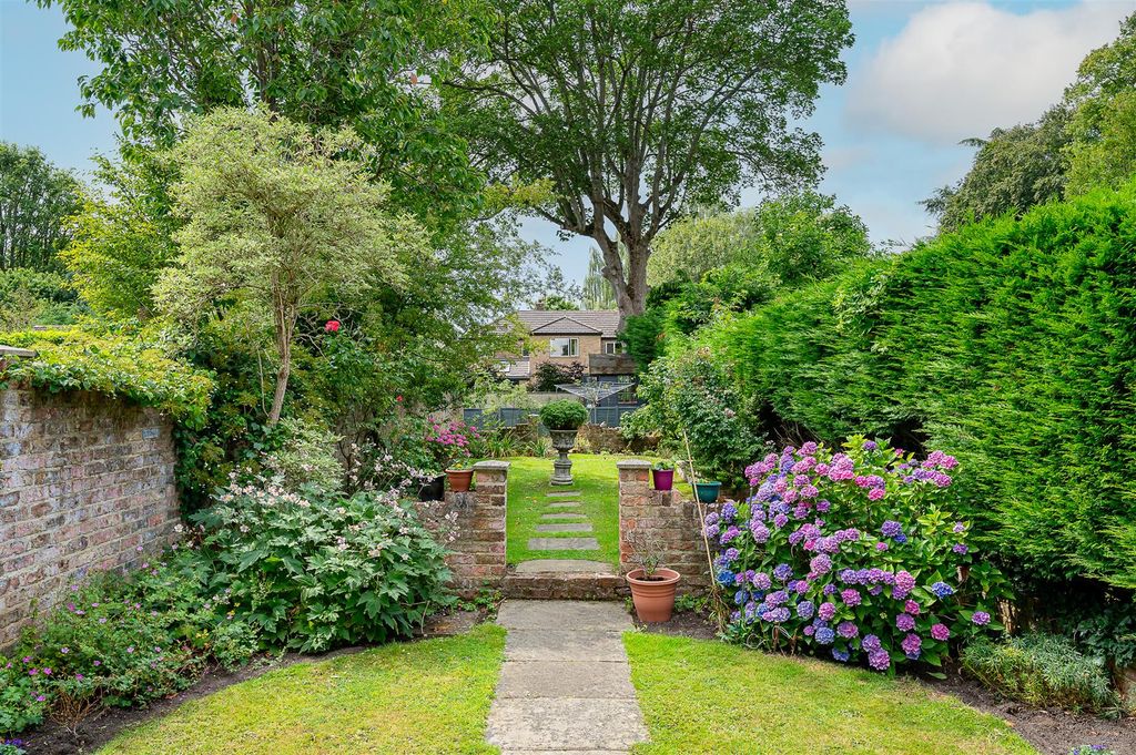 Property photo 3 of 34 External