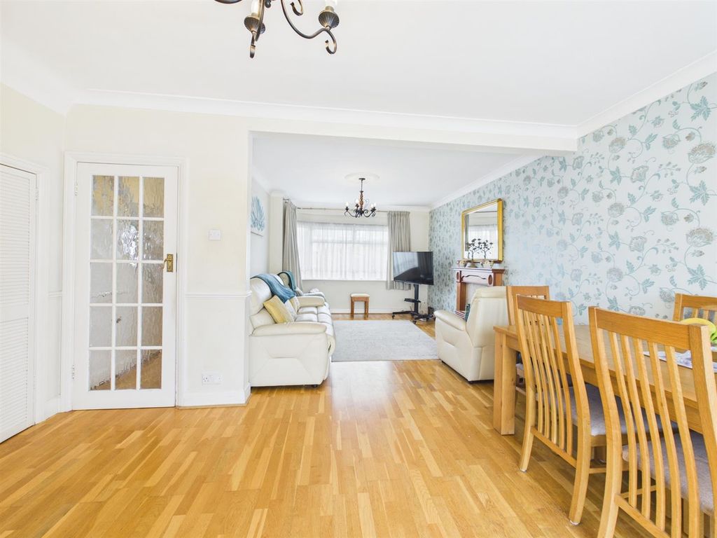 Property photo 3 of 15 Cam05080G0-Pr0272-Still006.Jpg