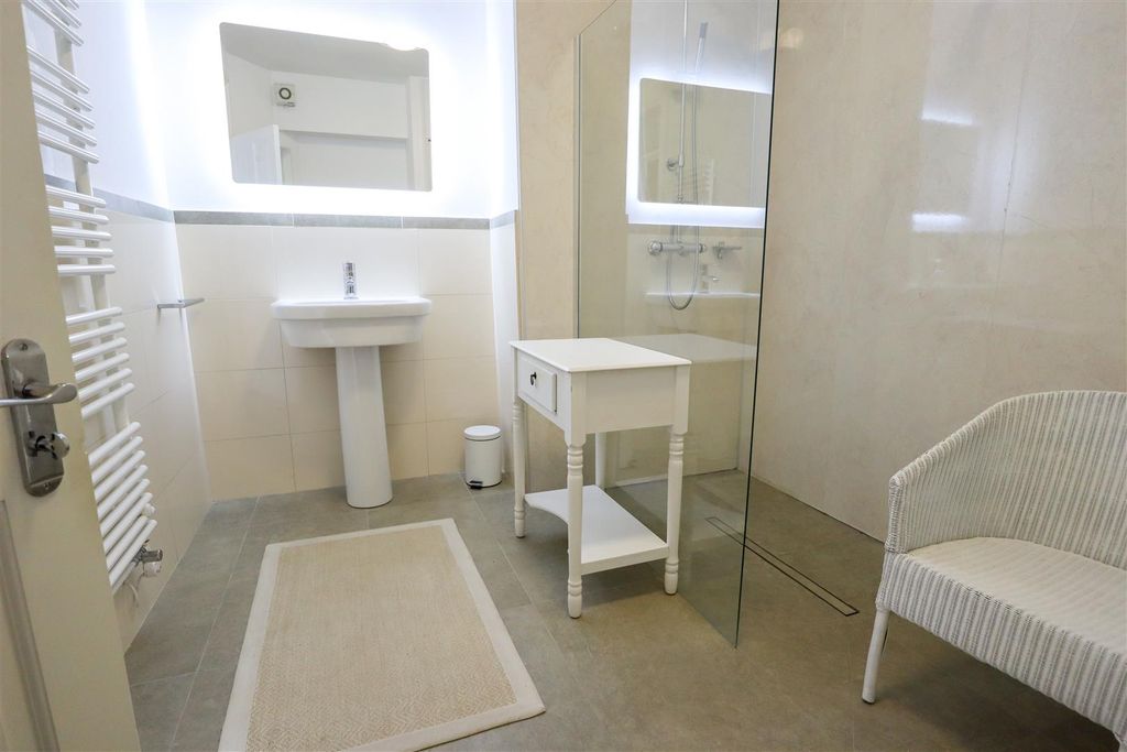 Property photo 3 of 11 Shower Room